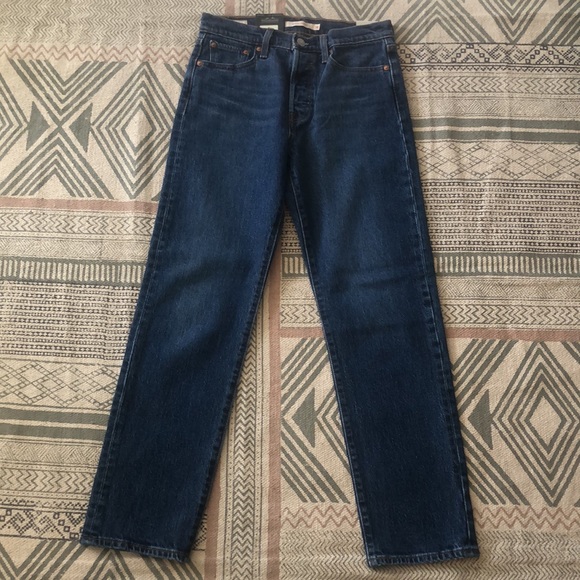 NEW Levi Wedgie Straight Jean. High Rise. Size 26. New With Tags. - Picture 7 of 10